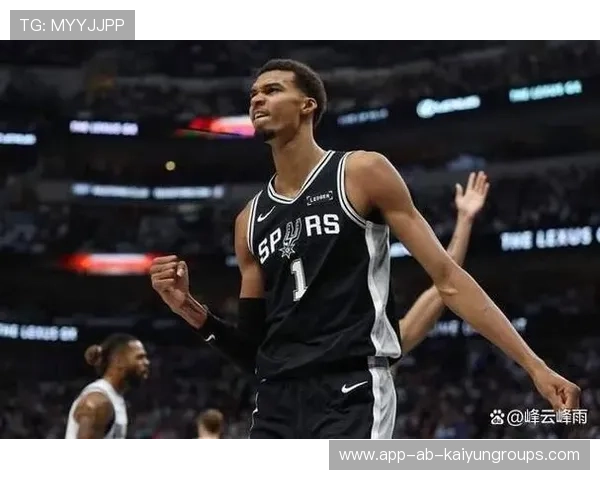 马刺文班亚马再创生涯新高，主帅盛赞进步，马刺鲍文